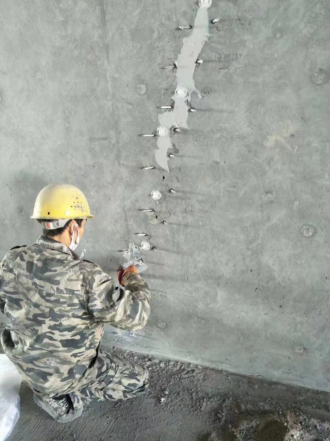 桂林混凝土楼板裂缝加固施工的方案