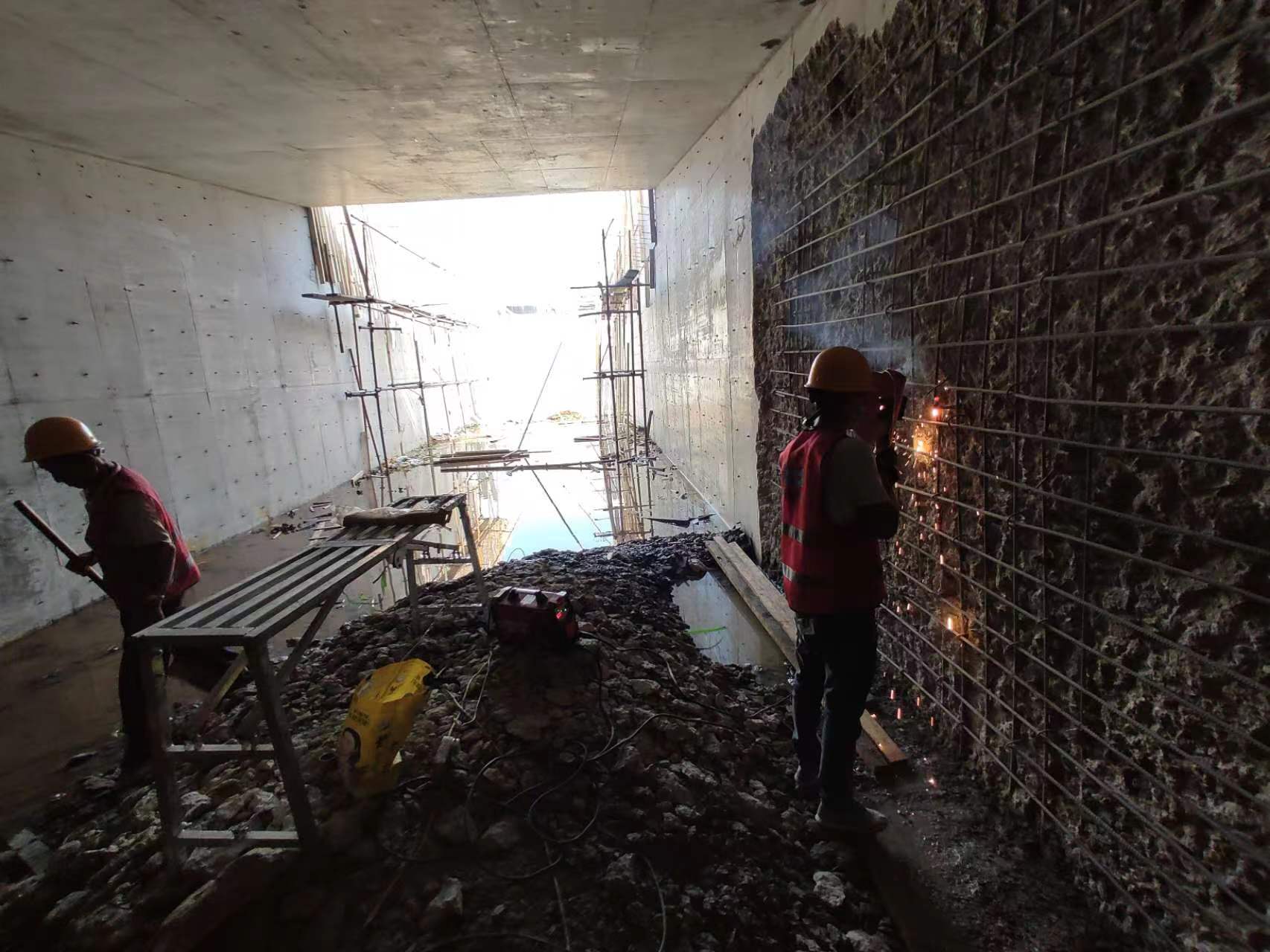 桂林挖断承重墙导致楼体开裂，加固施工方案出炉